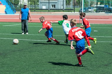 Orenburg, Rusya Federasyonu - 31 Mayıs 2015: çocuklar futbol oynamak