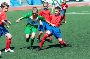Orenburg, Rusya Federasyonu - 31 Mayıs 2015: çocuklar futbol oynamak