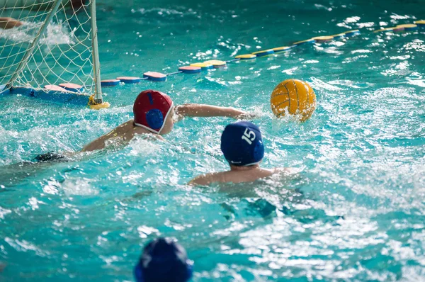 Orenburg, Russia - 6 May 2015: The boys play in water polo — Stock Photo, Image