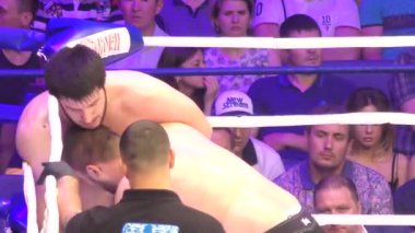 Orenburg, Rusya Federasyonu - 27 Mayıs 2016: karışık dövüş sanatları savaşçılar rekabet