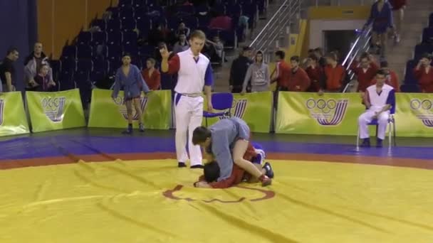 Orenburg, Rusya Federasyonu - 13 Mart 2016: çocuklar yarışmalar Sambo — Stok video