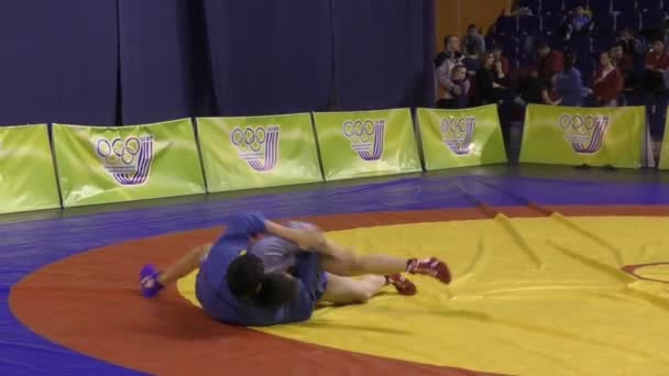 Orenburg, russland - 13. märz 2016: sambo-wettkämpfe für Jungen — Stockvideo
