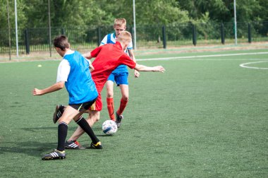 Orenburg, Rusya Federasyonu - 9 Temmuz 2016: çocuklar futbol oynamak