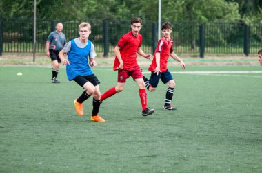 Orenburg, Rusya Federasyonu - 9 Temmuz 2016: çocuklar futbol oynamak