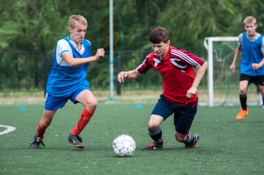 Orenburg, Rusya Federasyonu - 9 Temmuz 2016: çocuklar futbol oynamak