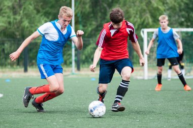 Orenburg, Rusya Federasyonu - 9 Temmuz 2016: çocuklar futbol oynamak