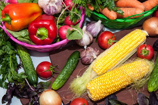 Fresh vegetables and greens on the kitchen table — Stock Photo, Image