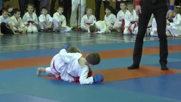 Orenburg, Rusia - 13 Februari 2016: Anak-anak bersaing dalam jiu-jitsu — Stok Video
