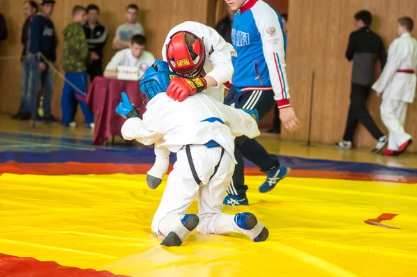 Orenburg, russland - 14. mai 2016: die jungs messen sich im hand-to-hand fight — Stockfoto