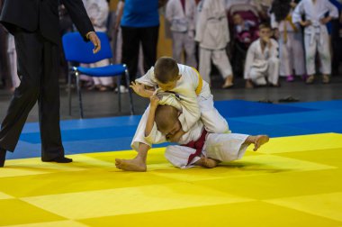 Orenburg, Rusya Federasyonu - 16 Nisan 2016: Boys rekabet Judo