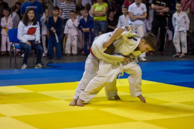 Orenburg, Rusya Federasyonu - 16 Nisan 2016: Boys rekabet Judo