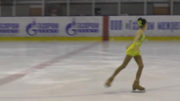 2017年3月25日 俄罗斯奥伦堡 女子花样滑冰比赛 — 图库视频影像