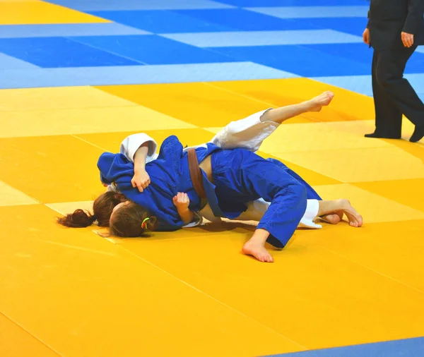 Two Girls Judoka Kimono Compete Tatami — Stock Photo, Image