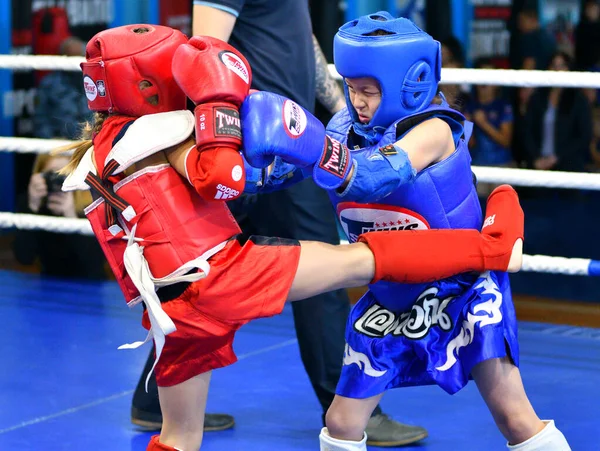 Orenburg Rosja Października 2019 Dziewczyny Rywalizują Tajskim Boksie Muay Thai — Zdjęcie stockowe