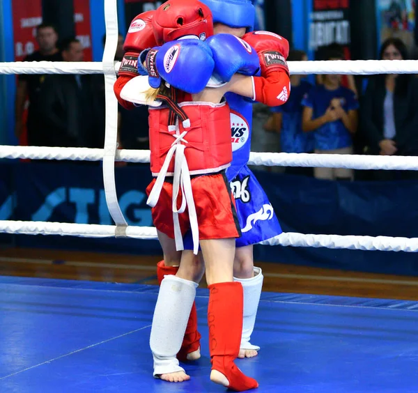 2019年10月20日 ロシア オレンブルクで女子ボクシング ムエタイ を開催 — ストック写真
