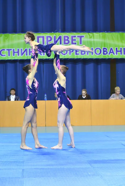 Orenburg Rusia Mayo 2017 Años Chica Compite Acrobacias Deportivas Open —  Fotos de Stock