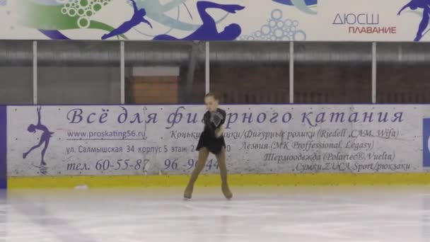 Orenburg Rosja Marca 2017 Roku Dziewczyny Rywalizują Łyżwach Figurowych Orenburg — Wideo stockowe