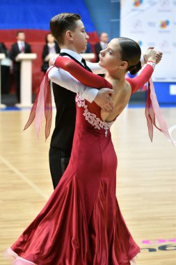 Orenburg, Rusya - Kasım 02-03, 2019: Dans sporlarında Orenburg şehrinin açık şampiyonası ve kupalarında dans eden kız ve oğlan 