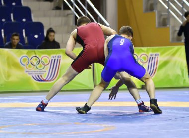 Orenburg, Rusya - 15-16 Mart 2017: Gençler Volga Federal Bölge Şampiyonası 'nda spor güreşi yapıyorlar 