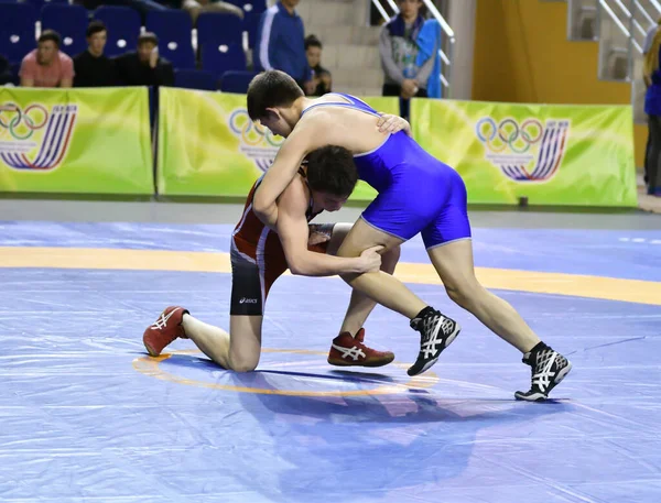 Orenburg Rusia Marzo 2017 Hombres Jóvenes Compiten Lucha Deportiva Campeonato — Foto de Stock