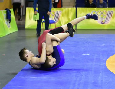 Orenburg, Rusya - 15-16 Mart 2017: Gençler Volga Federal Bölge Şampiyonası 'nda spor güreşi yapıyorlar 