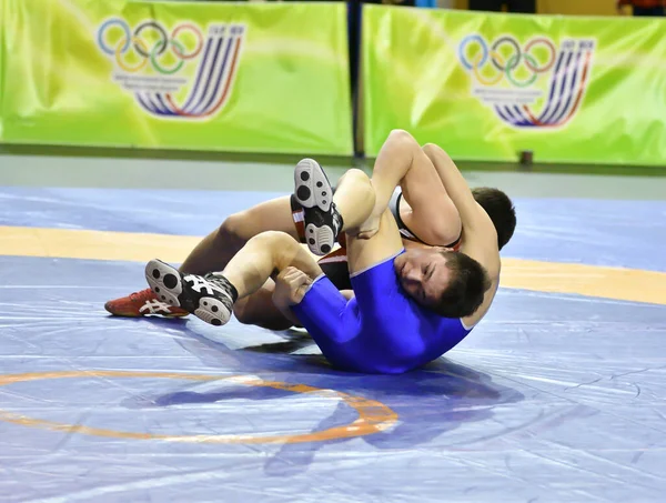 Orenburg Rusia Marzo 2017 Hombres Jóvenes Compiten Lucha Deportiva Campeonato —  Fotos de Stock