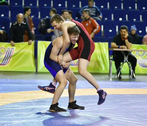 Orenburg Oroszország 2017 Március Fiatal Férfiak Versenyeznek Sportbirkózásban Volga Szövetségi — Stock Fotó