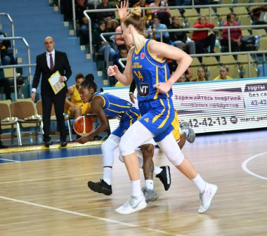 Orenburg Rusya - 31 Ekim 2019: Kızlar BC Nadezhda (Orenburg) ve BC Castor Braine (Belçika) arasında Euroleague maçı oynuyorlar) 