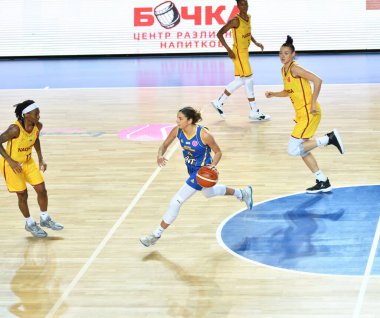Orenburg Rusya - 31 Ekim 2019: Kızlar BC Nadezhda (Orenburg) ve BC Castor Braine (Belçika) arasında Euroleague maçı oynuyorlar) 