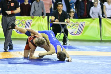 Orenburg, Rusya - 15-16 Mart 2017: Gençler Volga Federal Bölge Şampiyonası 'nda spor güreşi yapıyorlar 