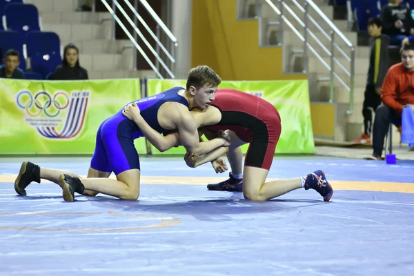 Orenburg Rusia Marzo 2017 Hombres Jóvenes Compiten Lucha Deportiva Campeonato —  Fotos de Stock