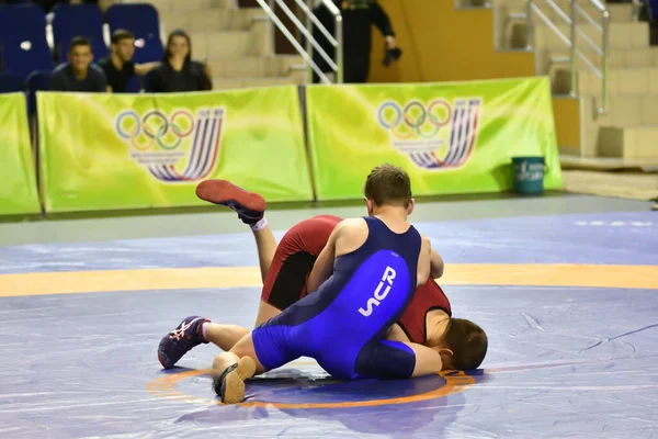 Orenburg Rusia Marzo 2017 Hombres Jóvenes Compiten Lucha Deportiva Campeonato — Foto de Stock