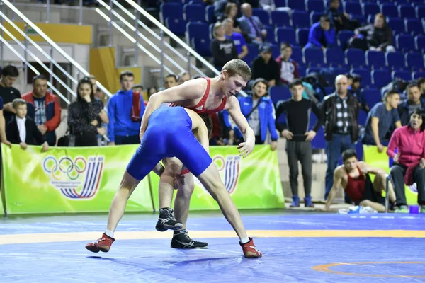 Orenburg Rusia Marzo 2017 Hombres Jóvenes Compiten Lucha Deportiva Campeonato —  Fotos de Stock