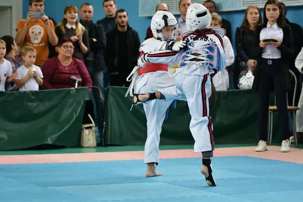 Orenburg Rosja Października 2019 Chłopcy Rywalizują Taekwondo Koreańskie Sztuki Walki — Zdjęcie stockowe