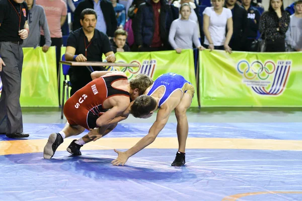 Orenburg Rusia Marzo 2017 Hombres Jóvenes Compiten Lucha Deportiva Campeonato — Foto de Stock