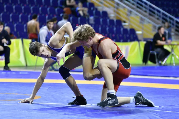 Orenburg Rusia Marzo 2017 Hombres Jóvenes Compiten Lucha Deportiva Campeonato — Foto de Stock