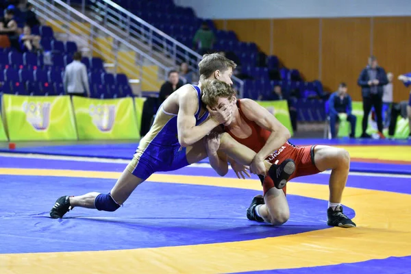 Orenburg Rusia Marzo 2017 Hombres Jóvenes Compiten Lucha Deportiva Campeonato — Foto de Stock