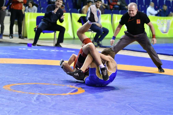 Orenburg Rusko Března 2017 Mladí Muži Utkají Sportovním Wrestlingu Federálním — Stock fotografie