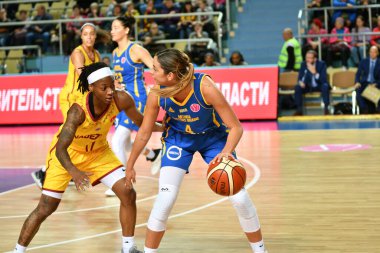  Orenburg Rusya - 31 Ekim 2019: Kızlar BC Nadezhda (Orenburg) ve BC Castor Braine (Belçika) arasında Euroleague maçı oynuyorlar) 