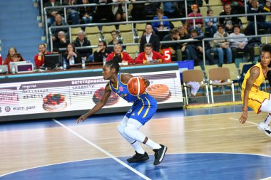  Orenburg Rusya - 31 Ekim 2019: Kızlar BC Nadezhda (Orenburg) ve BC Castor Braine (Belçika) arasında Euroleague maçı oynuyorlar) 