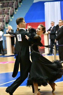 Orenburg, Rusya - Kasım 02-03, 2019: Dans sporlarında Orenburg şehrinin açık şampiyonası ve kupalarında dans eden kız ve oğlan 