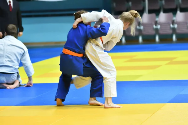 Dos Chicas Judoka Kimono Compiten Tatami — Foto de Stock