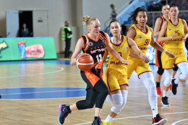 Orenburg, Rusya - 24 Kasım 2019: Kızlar 