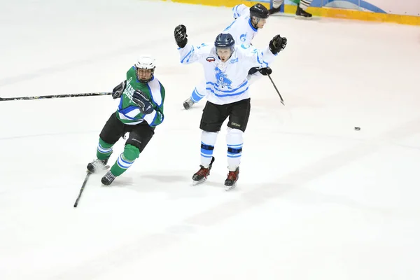 Orenburg Rosja Kwietnia 2017 Roku Mężczyźni Grają Hokeja Lodzie Turnieju — Zdjęcie stockowe