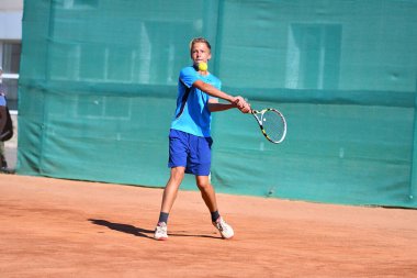 Orenburg, Rusya Federasyonu - 15 Ağustos 2017 yıl: Orenburg regio Tenis Federasyonu Ödüller üzerinde Tenis oynayan çocuklar
