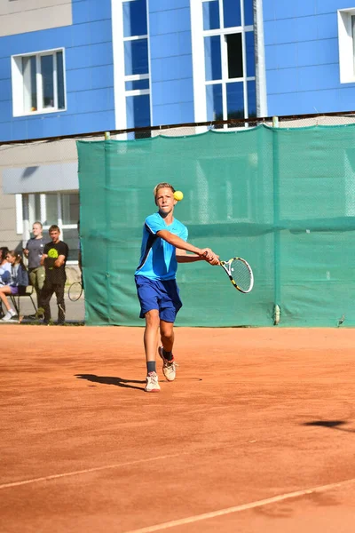 Orenburg Rússia Agosto 2017 Ano Meninos Jogando Tênis Nos Prêmios — Fotografia de Stock