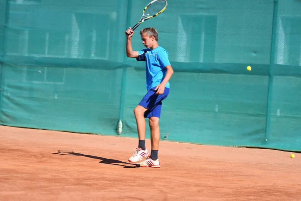 オレンブルク ロシア連邦 2017 オレンブルク Regio テニス連盟賞のテニス少年 — ストック写真