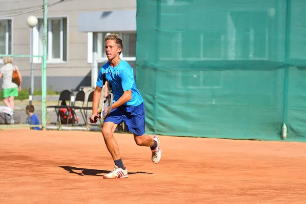 Orenburg Russie Août 2017 Année Garçons Jouant Tennis Sur Les — Photo