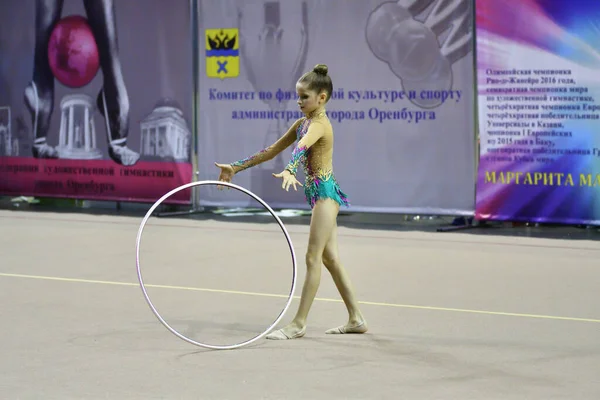 Orenburg Rusya Federasyonu Kasım 2017 Yıl Kız Gerçekleştiren Jimnastik Hoop — Stok fotoğraf