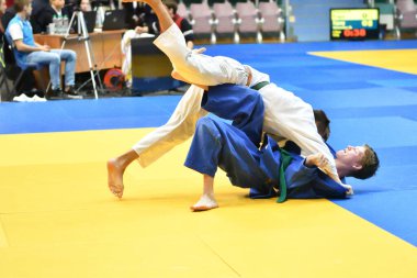 Orenburg, Rusya - 21 Ekim 2017: Erkekler, V. S. Chernomyrdi 'nin anısına düzenlenen tüm Rus Judo turnuvalarında mücadele ediyor.